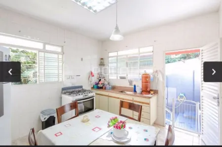 Casa com 3 Quartos / Sobrado com 3 Quartos + Sala Comercial, 300 M² por R$ 750.000 - Setor Aeroporto