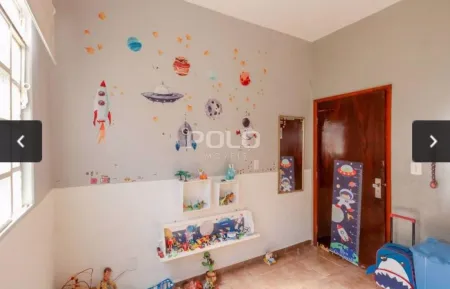 Casa com 3 Quartos / Sobrado com 3 Quartos + Sala Comercial, 300 M² por R$ 750.000 - Setor Aeroporto