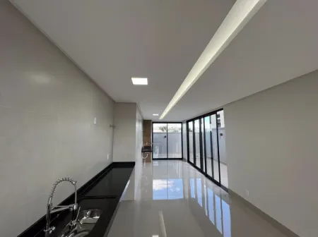 Casa com 3 Quartos à Venda, 155 M² por R$ 1.250.000 - Parqville Pinheiros - Aparecida de Goiânia/Go