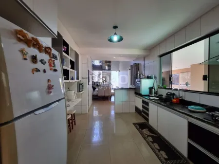 Casa com 4 Dormitórios à Venda, 285 M² por R$ 1.800.000,00 - Jardim Goiás - Goiânia/Go