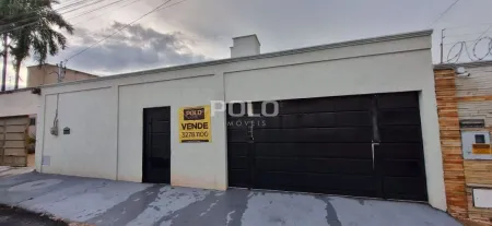 Casa com 3 Quartos à Venda, 182 M² por R$ 700.000 - Residencial Flamingo