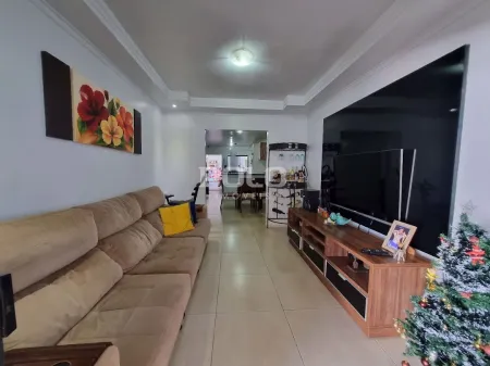 Casa com 3 Quartos à Venda, 180 M² por R$ 500.000 - Jardim Novo Petrópolis