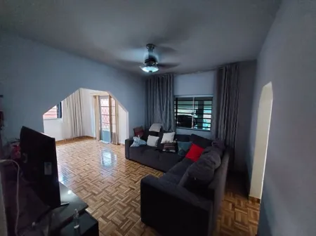 Casa com 3 Quartos à Venda, 307 M² por R$ 1.200.000 - Vila Jardim Vitória