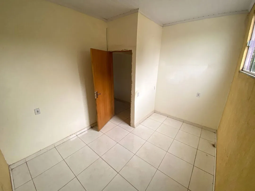 Sobrado com 4 Dormitórios à Venda, 257 M² por R$ 420.000,00 - Mansões Paraíso - Aparecida de Goiânia/Go